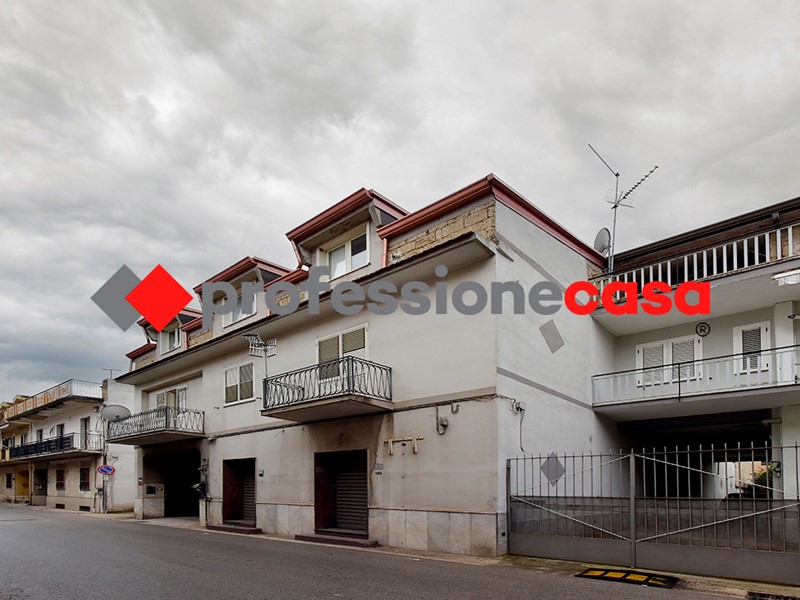 Casa Indipendente in Vendita a San Nicola la Strada, 280'000€, 350 m²