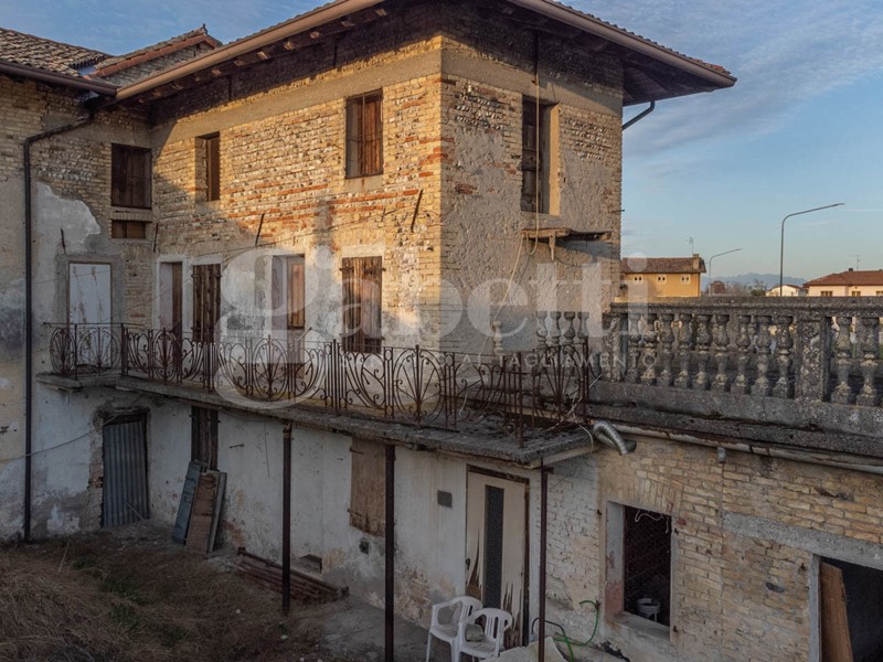 Casale in Vendita a Morsano al Tagliamento, 50'000€, 300 m²