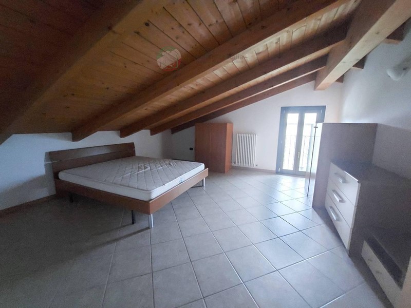 Quadrilocale in Vendita a Gemmano, 140'000&euro;, 120 m², con Box