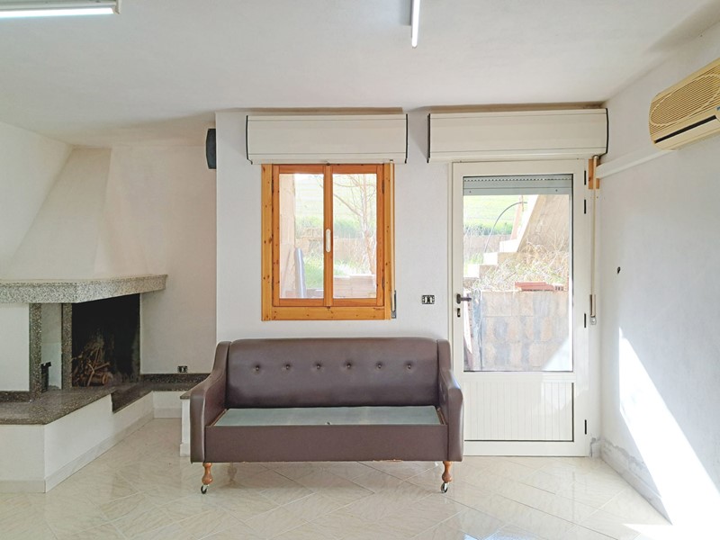 Villetta a schiera in Vendita a Lunamatrona, 85'000€, 245 m²