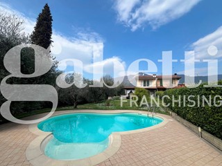 Villa bifamiliare in Vendita a Roè Volciano, 590'000€, 263 m², arredato