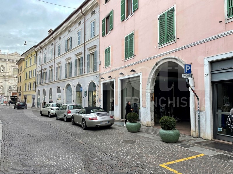 Negozio in Vendita a Brescia, 73'000€, 92 m²