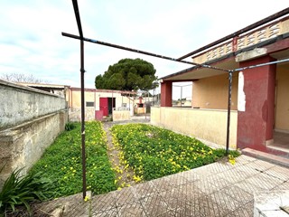 Villa in Vendita a Pulsano, 120'000€, 100 m²