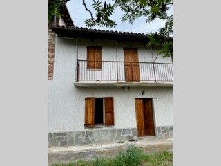 Casale in Vendita a Cocconato, 87'000&euro;, 195 m²