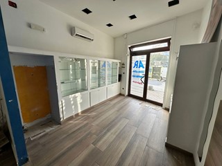 Negozio in Affitto a Milazzo, 500€, 21 m²