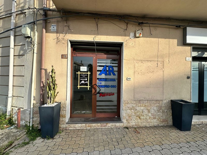 Negozio in Affitto a Milazzo, 500€, 21 m²