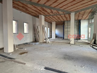 Negozio in Affitto a Livorno, 1'800€, 75 m²