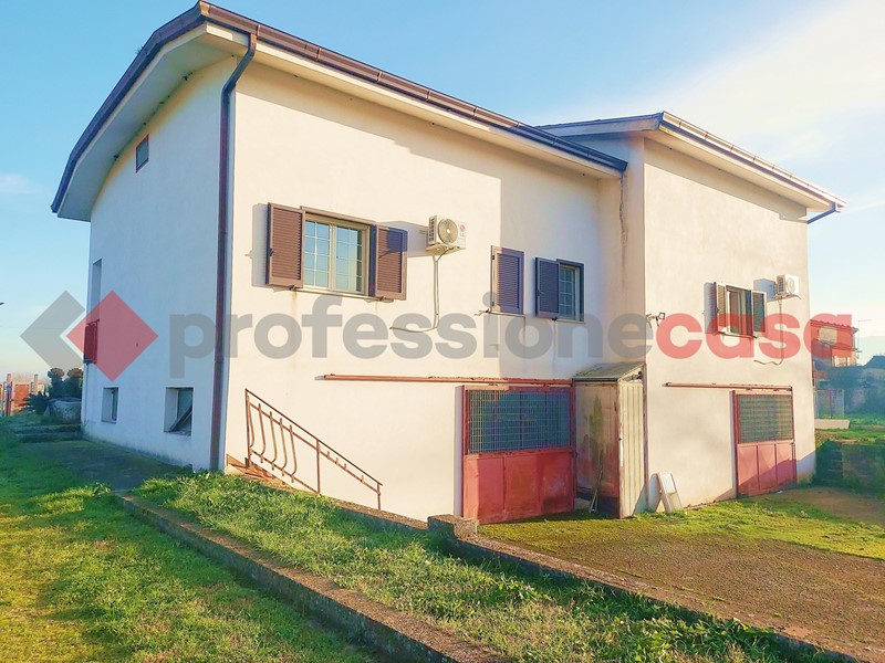 Casa Indipendente in Vendita a Aquino, 159'000€, 300 m²