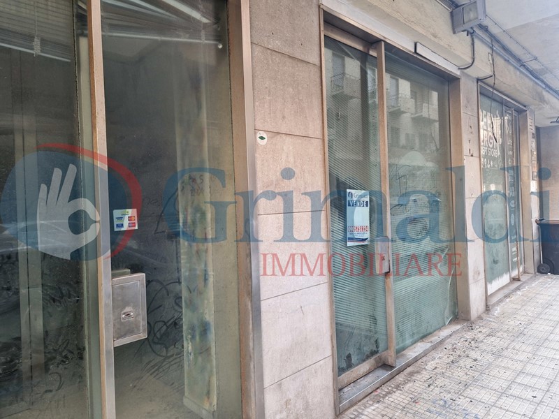 Negozio in Vendita a Messina, 85'000€, 48 m²