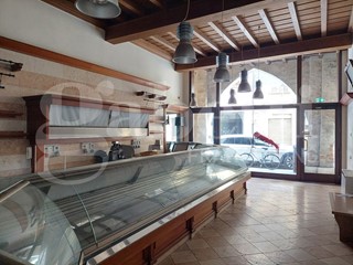 Negozio in Affitto a Treviso, 2'500€, 116 m², arredato