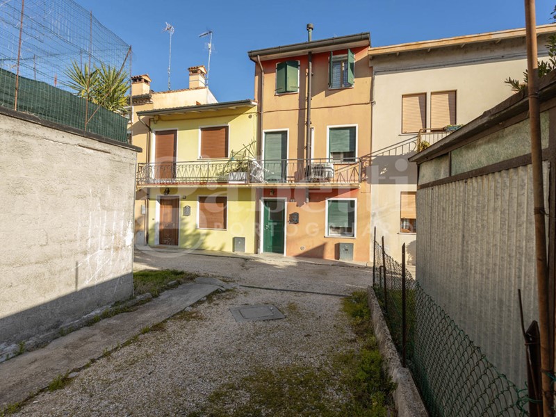 Villetta a schiera in Vendita a Concordia Sagittaria, 110'000€, 138 m²