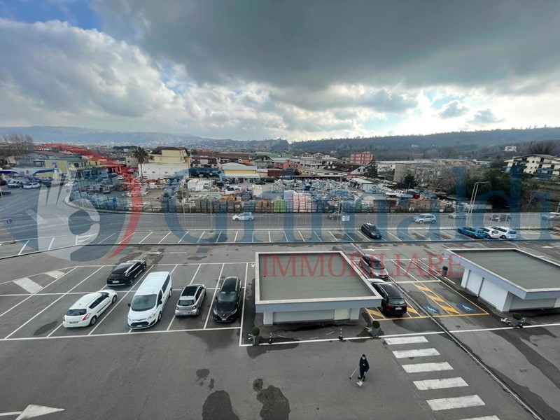 Negozio in Affitto a Quarto, 200 m²