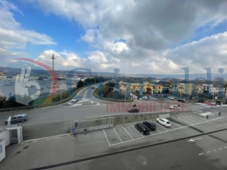 Negozio in Affitto a Quarto, 200 m²