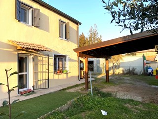 Casa Indipendente in Vendita a Riva del Po, 127'000€, 160 m²