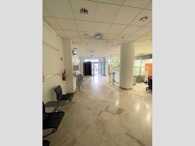 Negozio in Vendita a Cagliari, 350'000€, 230 m²