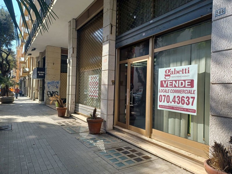 Negozio in Vendita a Cagliari, 265'000&euro;, 348 m²