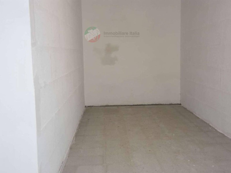 Magazzino in Vendita a Morciano di Romagna, 4'000€, 9 m²