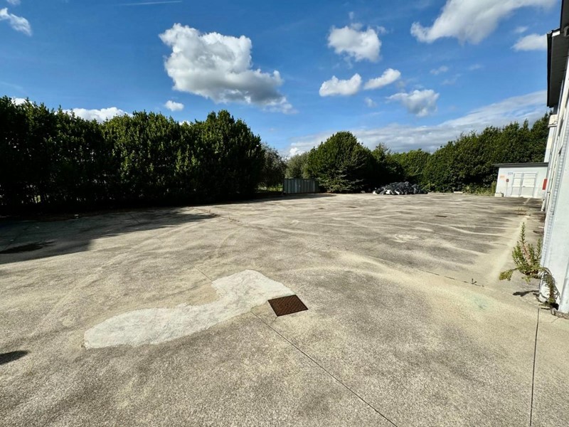 Capannone in Vendita a Santa Maria a Monte, zona Ponticelli, 550'000€, 2080 m²