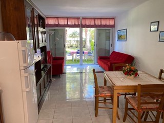 Bilocale in Vendita a Bibbona, zona Marina di Bibbona, 168'000€, 45 m², arredato