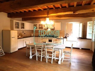 Casale in Vendita a Capannori, zona Sant'Andrea di Compito, 750'000€, 300 m²
