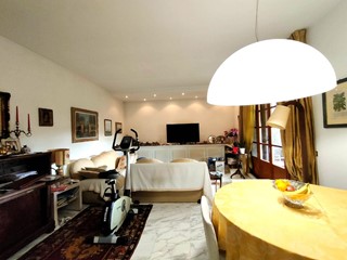 Appartamento in Vendita a Massa, zona Marina di Massa, 360'000€, 117 m², arredato, con Box