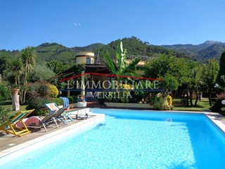 Villa in Vendita a Montignoso, 1'350'000€, 300 m², arredato