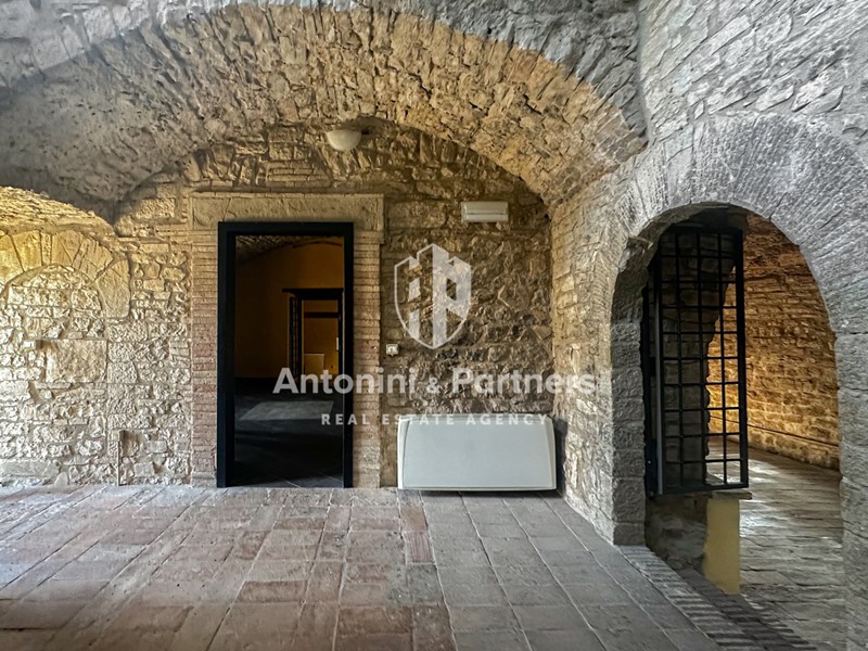 Casa Indipendente in Vendita a Todi, 800'000€, 470 m²