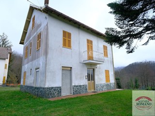 Casa Indipendente in Vendita a Urbe, 140'000€, 300 m²