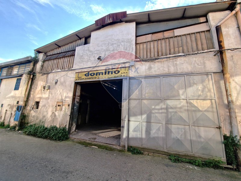 Capannone in Affitto a Arzano, 1'300€, 230 m²