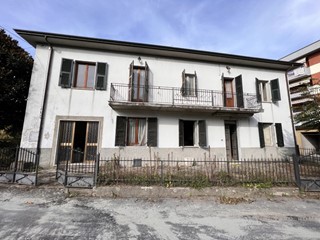Casa Semi Indipendente in Vendita a Filattiera, 70'000€, 173 m²