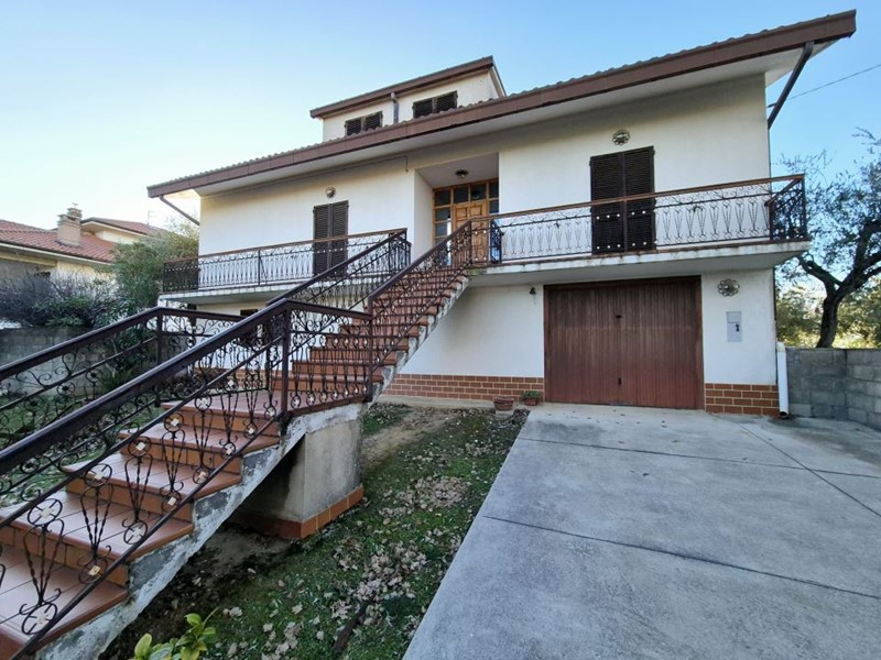 Villa in Vendita a Filetto, 158'000€, 287 m²