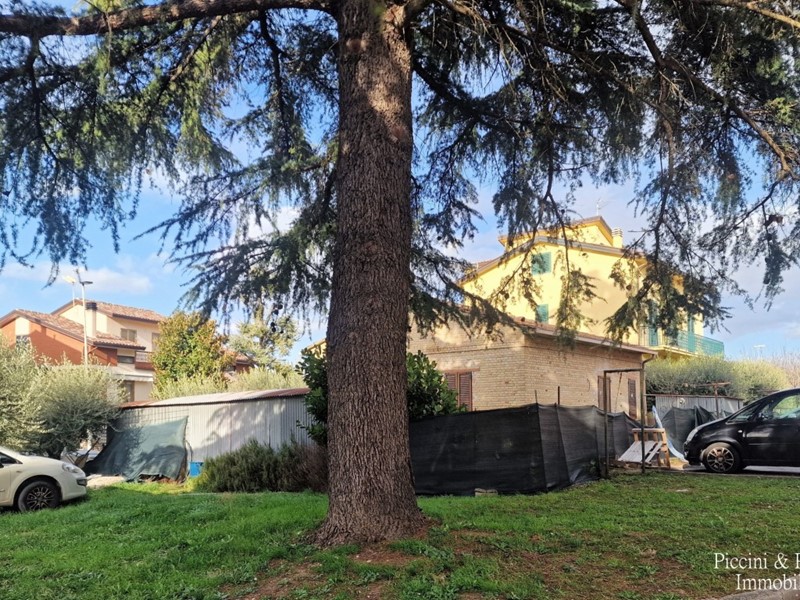 Casa Indipendente in Vendita a Assisi, zona Santa Maria Degli Angeli, 190'000€, 100 m²