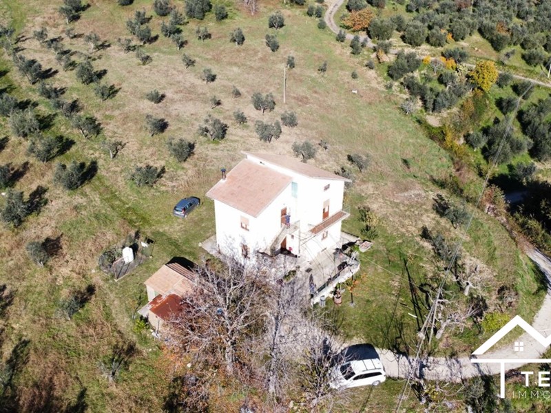 Casale in Vendita a Mompeo, 145'000&euro;, 200 m²