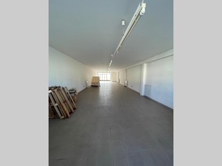 Capannone in Vendita a Pontedera, zona Il Chiesino, 105'000€, 142 m²