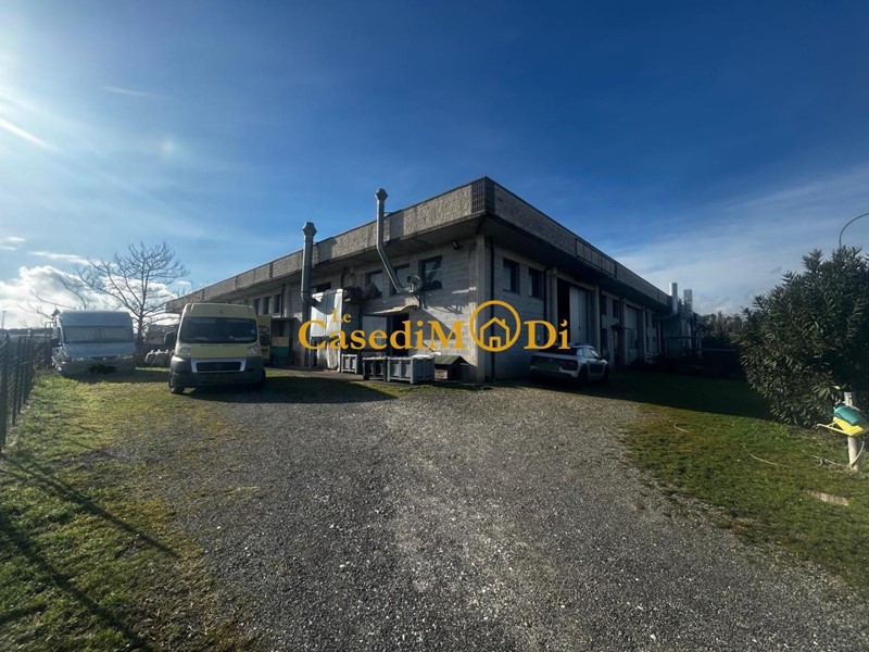 Capannone in Vendita a Terricciola, zona La Rosa, 235'000€, 360 m²