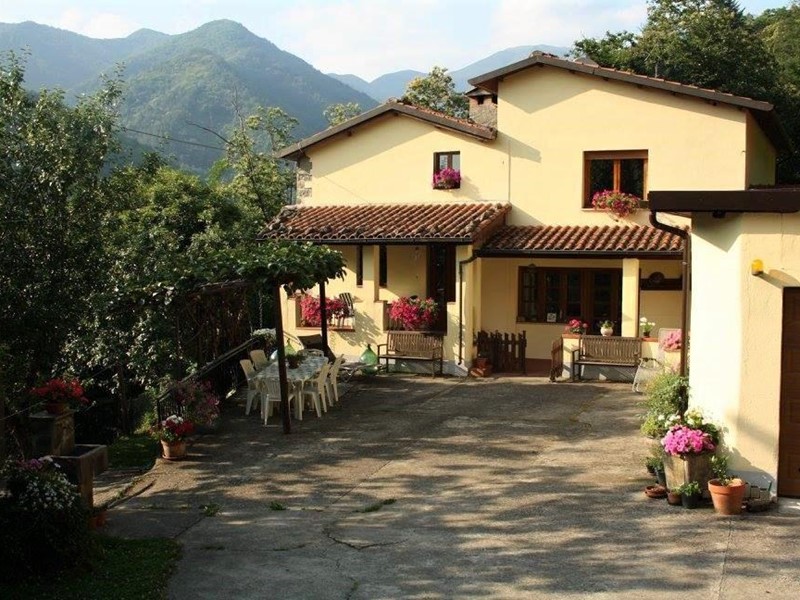 Casa Indipendente in Vendita a Barga, 315'000&euro;, 210 m², arredato, con Box