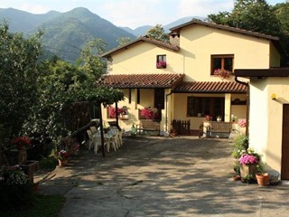 Casa Indipendente in Vendita a Barga, 315'000&euro;, 210 m², arredato, con Box