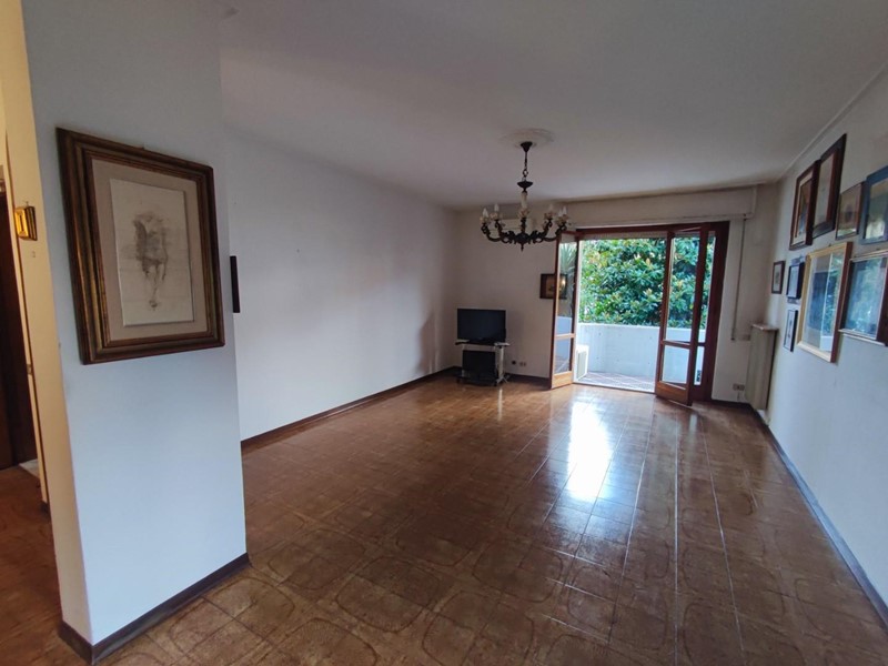 Appartamento in Vendita a Massa, 230'000€, 130 m², arredato, con Box