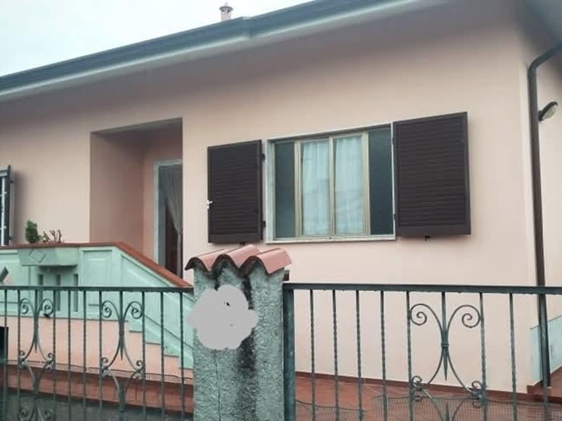 Villa bifamiliare in Vendita a Massa, zona Romagnano, 350'000&euro;, 130 m²