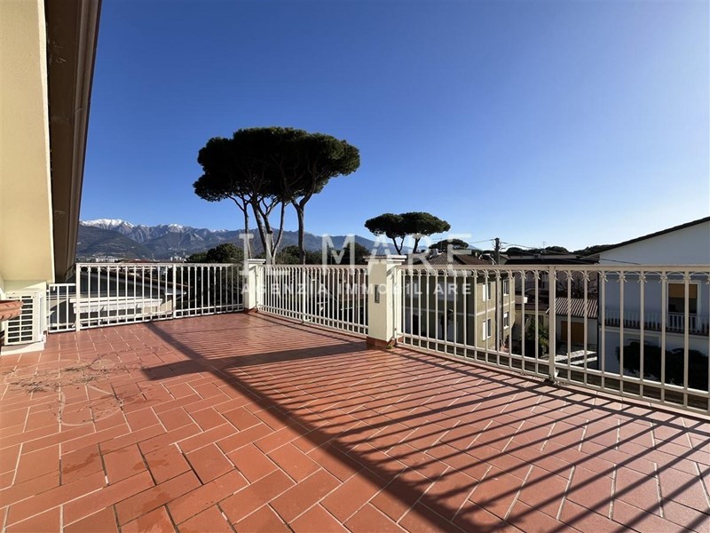 Attico in Vendita a Massa, zona Marina di Massa, 149'000€, 45 m², arredato