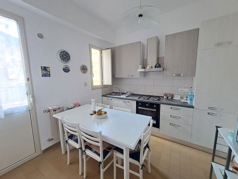 Trilocale in Vendita a Barcellona Pozzo di Gotto, 65'000€, 80 m², arredato