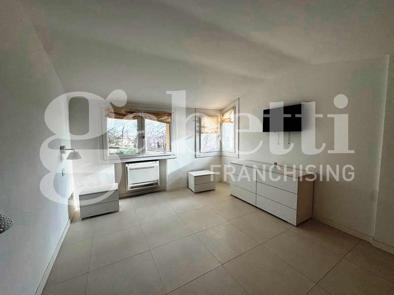 Villa in Vendita a Rezzato, 817 m², arredato