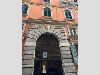 Appartamento in Affitto a Verona, 1'800€, 160 m²