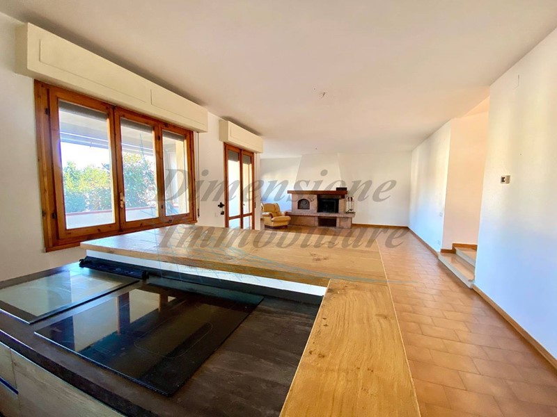 Quadrilocale in Vendita a Cecina, 310'000€, 135 m², con Box