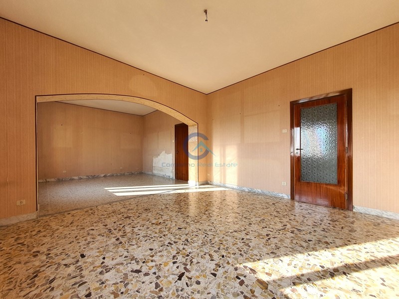 Quadrilocale in Vendita a Catanzaro, zona Stadio, 89'000&euro;, 140 m²