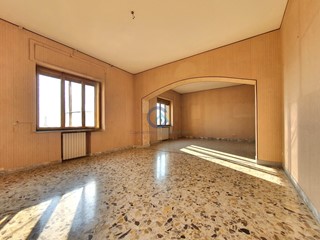Quadrilocale in Vendita a Catanzaro, zona Stadio, 89'000&euro;, 140 m²