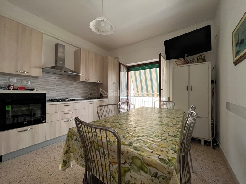 Trilocale in Affitto a Catanzaro, zona Lido Lungomare, 1'000€, 75 m², arredato