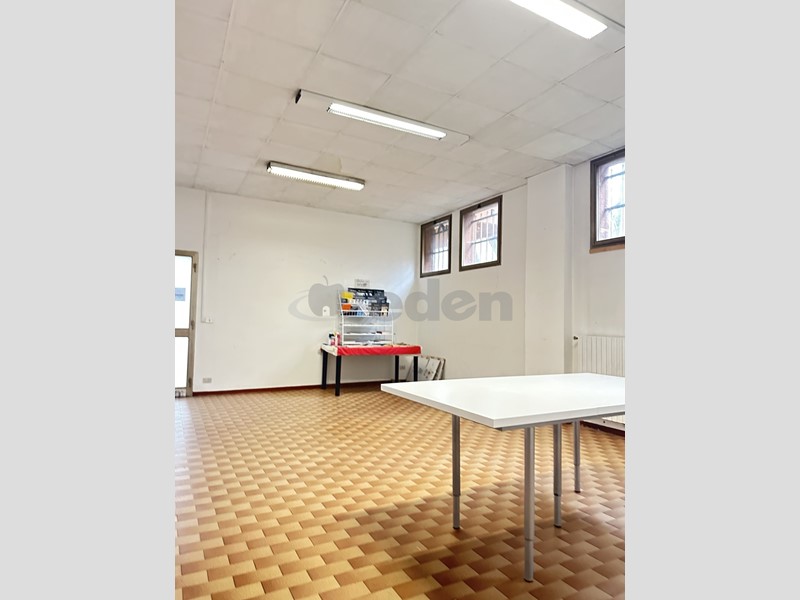 Ufficio in Affitto a Modena, zona Villaggio Giardino, 500€, 50 m²