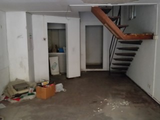 Capannone in Vendita a Lucca, zona Centro Storico, 220'000€, 110 m²
