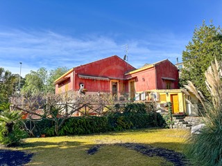 Villa in Vendita a Zafferana Etnea, zona Semicentro, 319'000&euro;, 110 m²